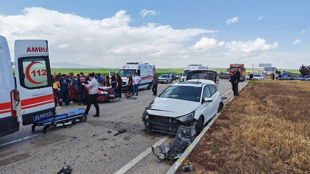 Konya Kulu’da Feci Kaza: 2 Otomobil Çarpıştı, 5 Kişi Yaralandı