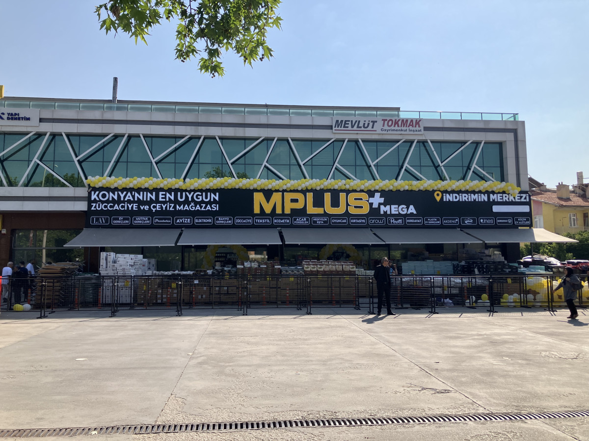 Konya’da Mplus Yoğunluğu! Selçuklu Barış Caddesi’nde Uzun Kuyruklar Oluştu