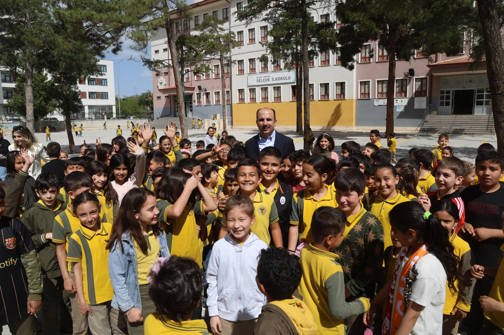 Başkan Altay’dan Anlamlı Okul Ziyareti