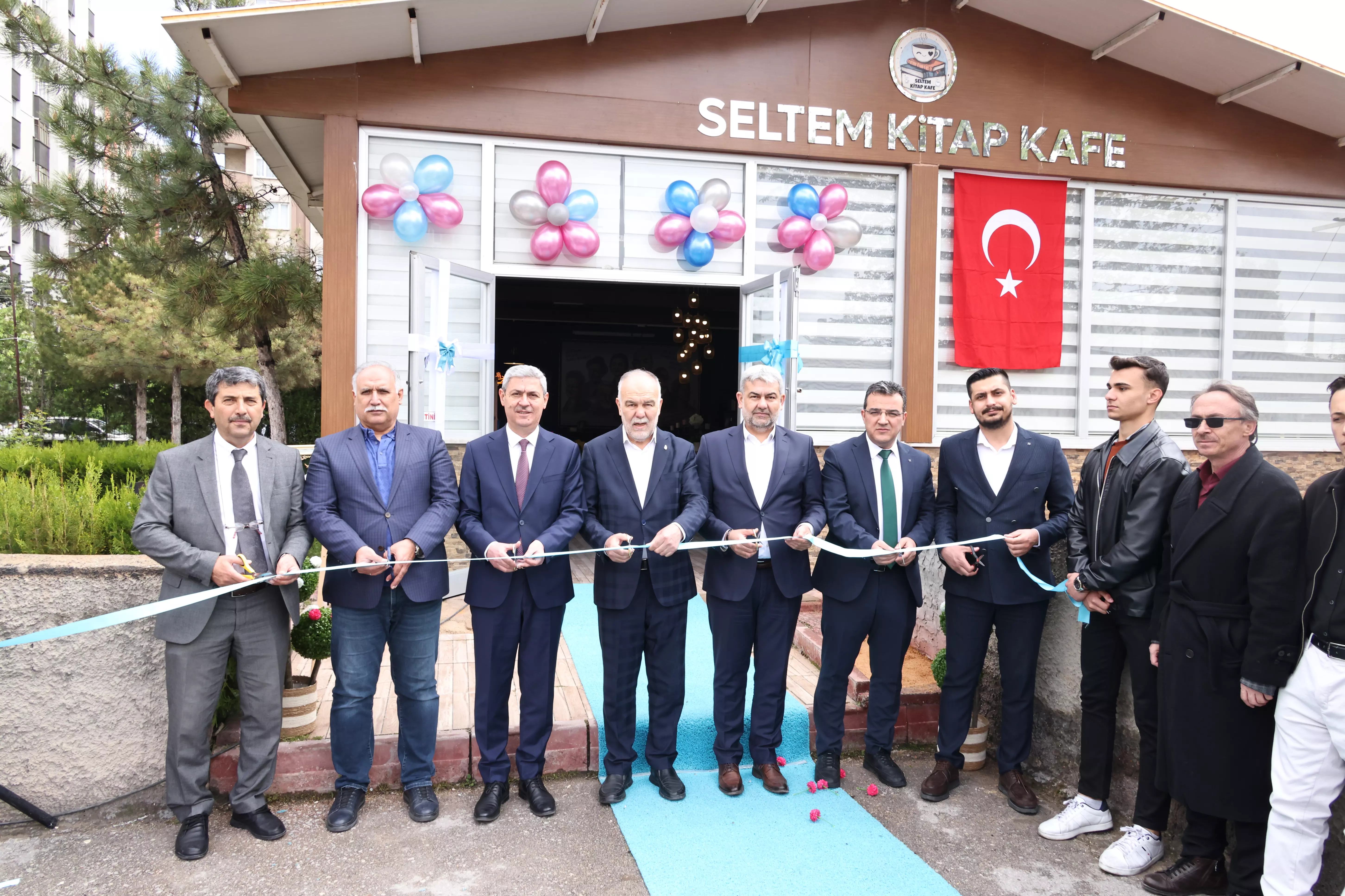 İYİBİLDİREN, SELTEM KİTAP KAFE’NİN AÇILIŞINA KATILDI